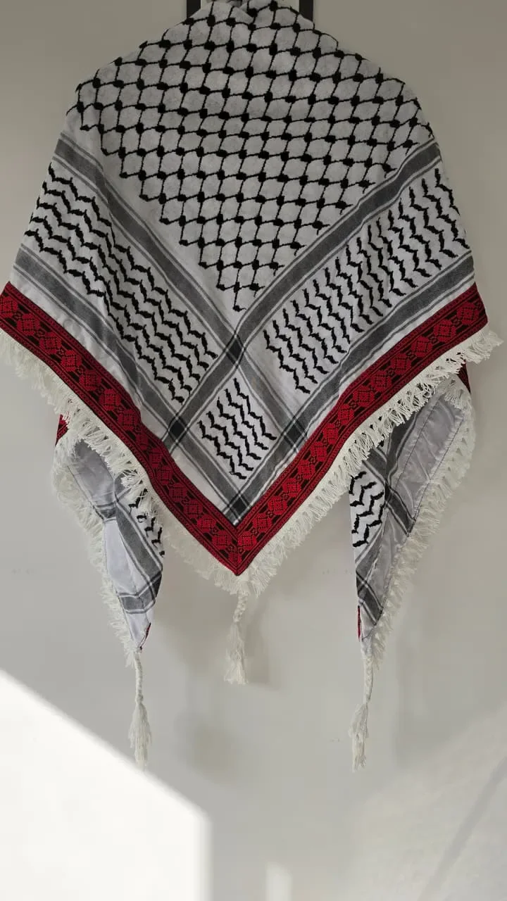 الكوفية المطرزة