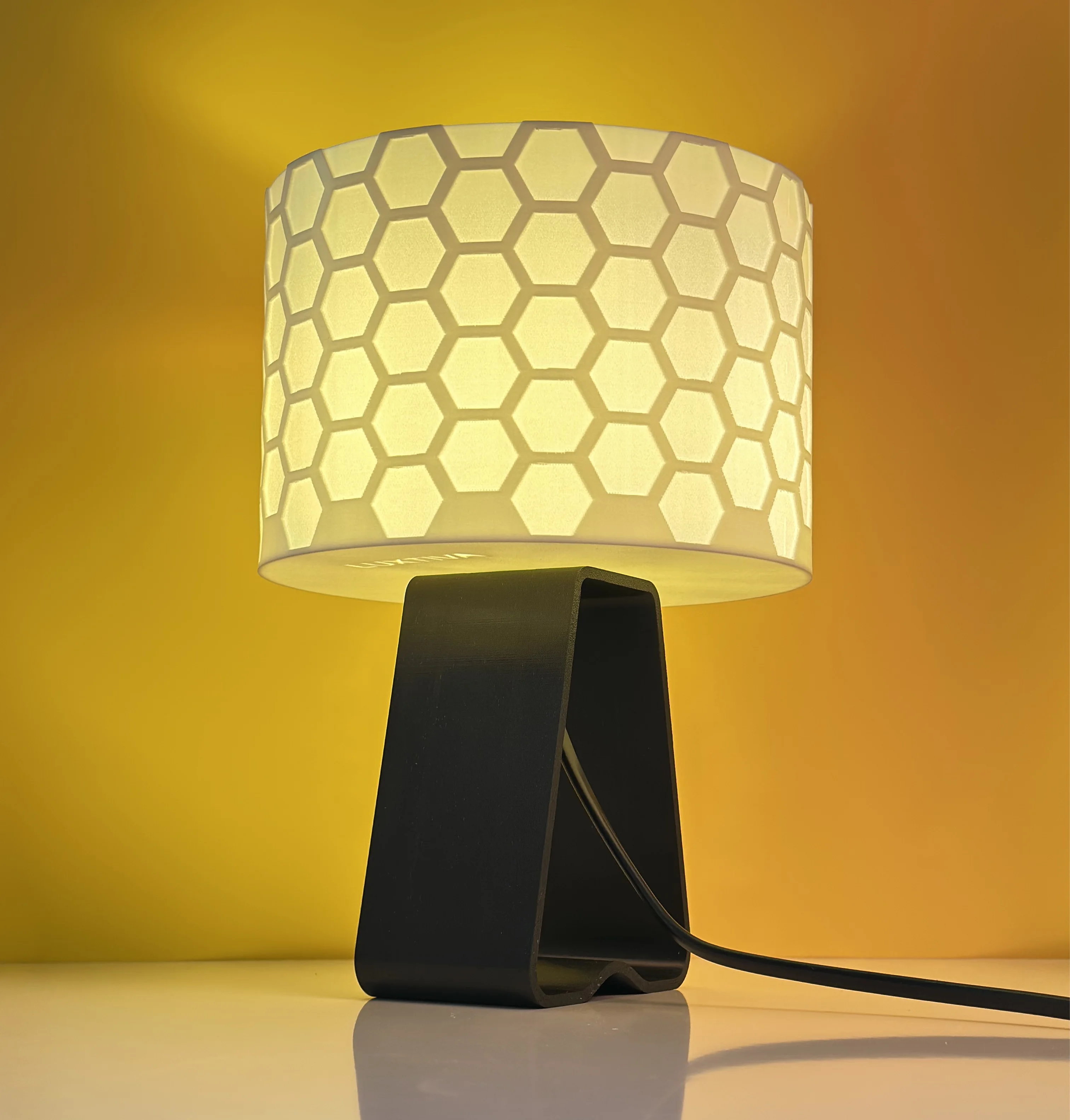 Lampe de Table “Cellule d’Abeille”