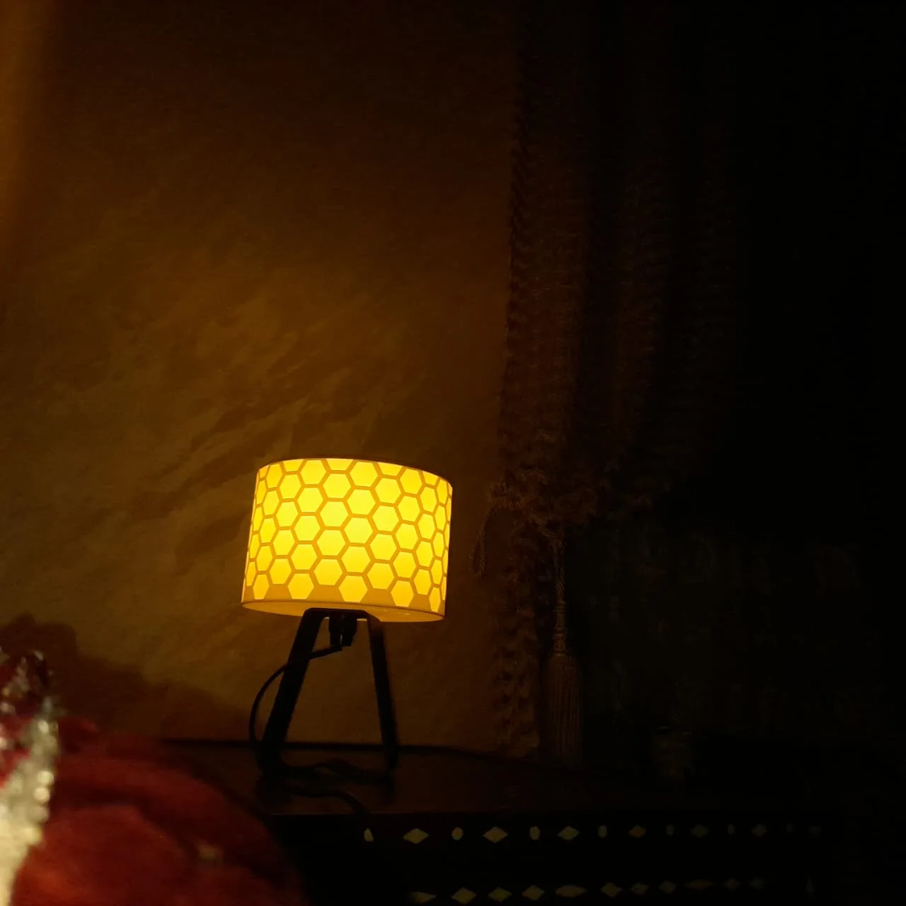 Lampe de Table “Cellule d’Abeille”