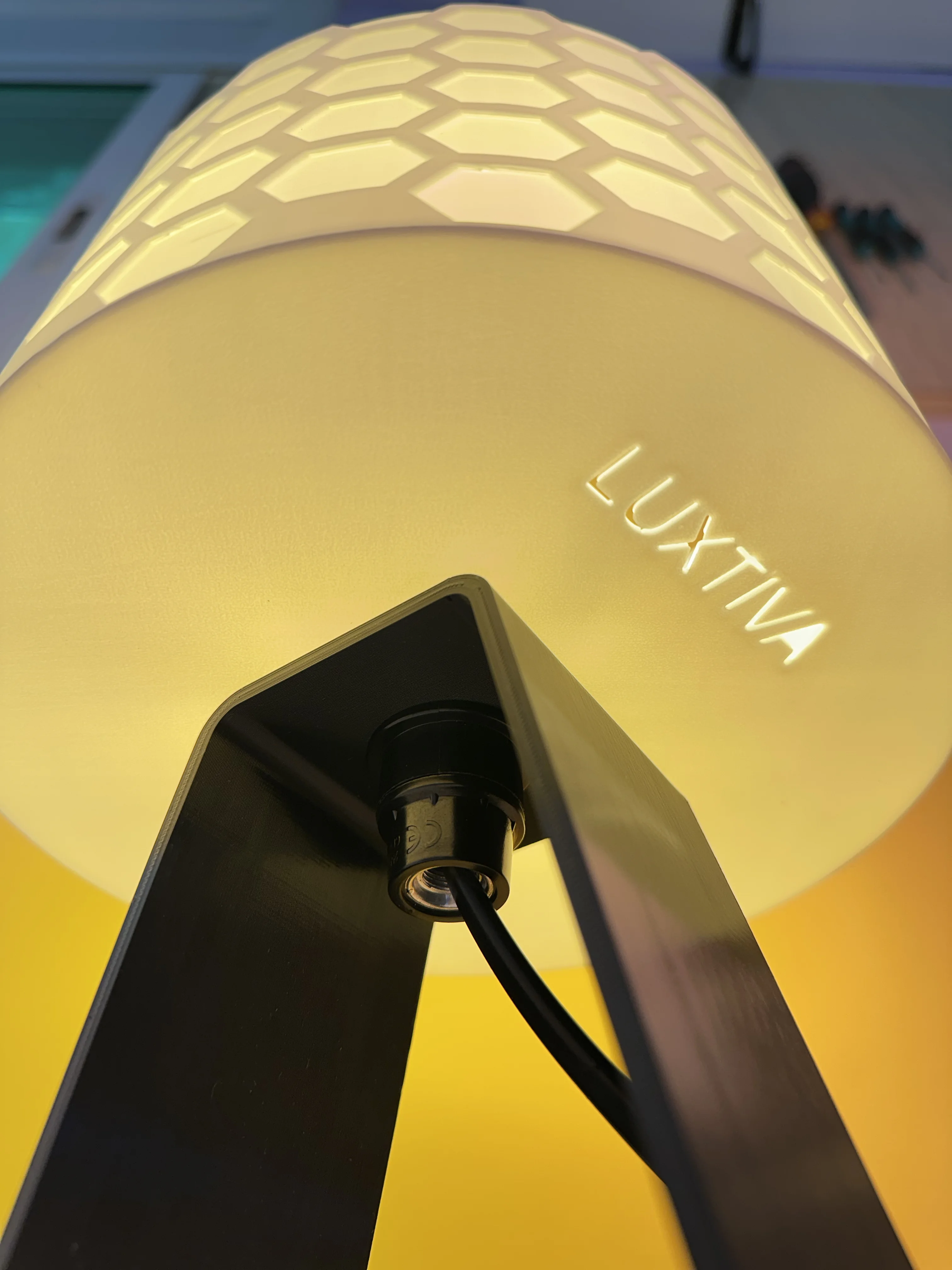 Lampe de Table “Cellule d’Abeille”