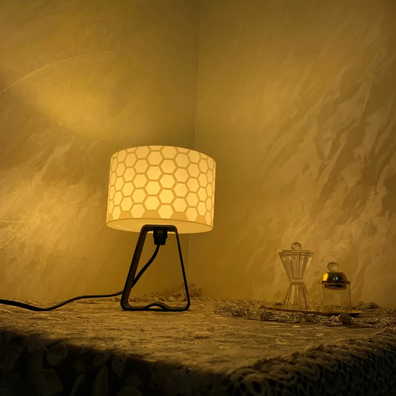 Lampe de Table “Cellule d’Abeille”
