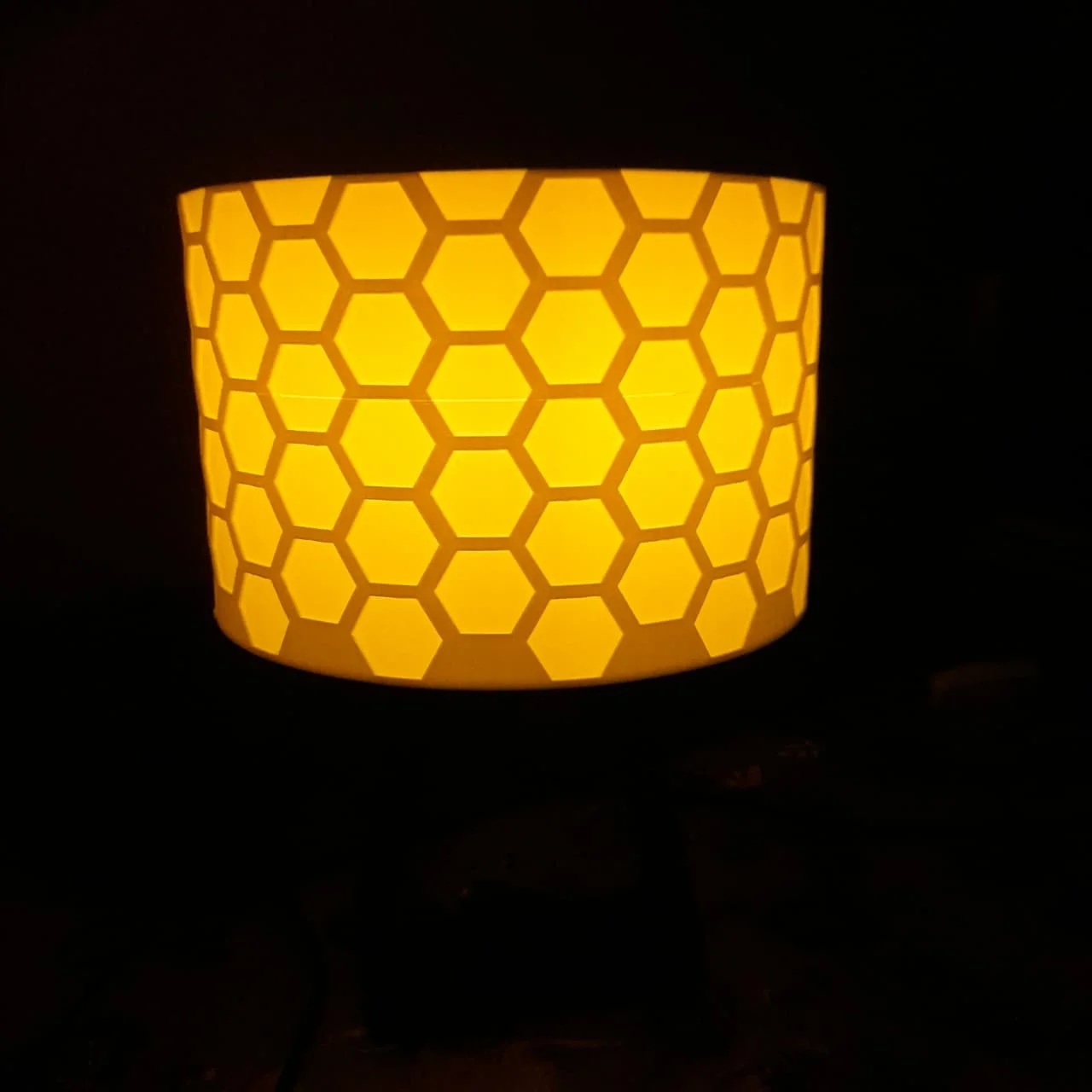 Lampe de Table “Cellule d’Abeille”