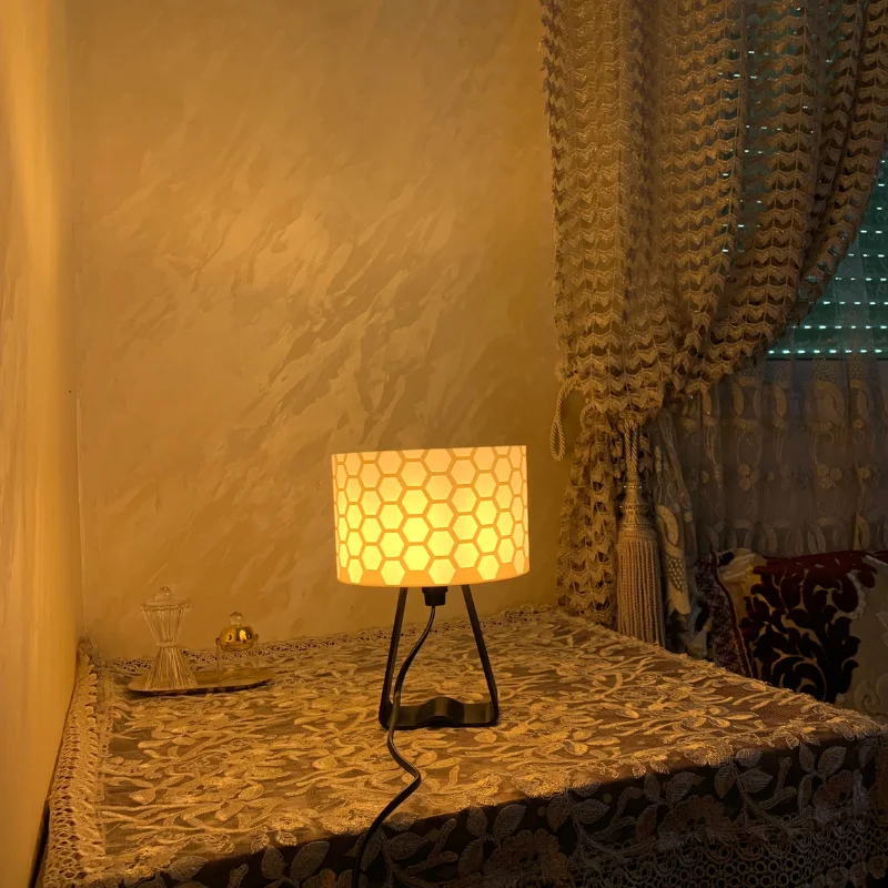 Lampe de Table “Cellule d’Abeille”