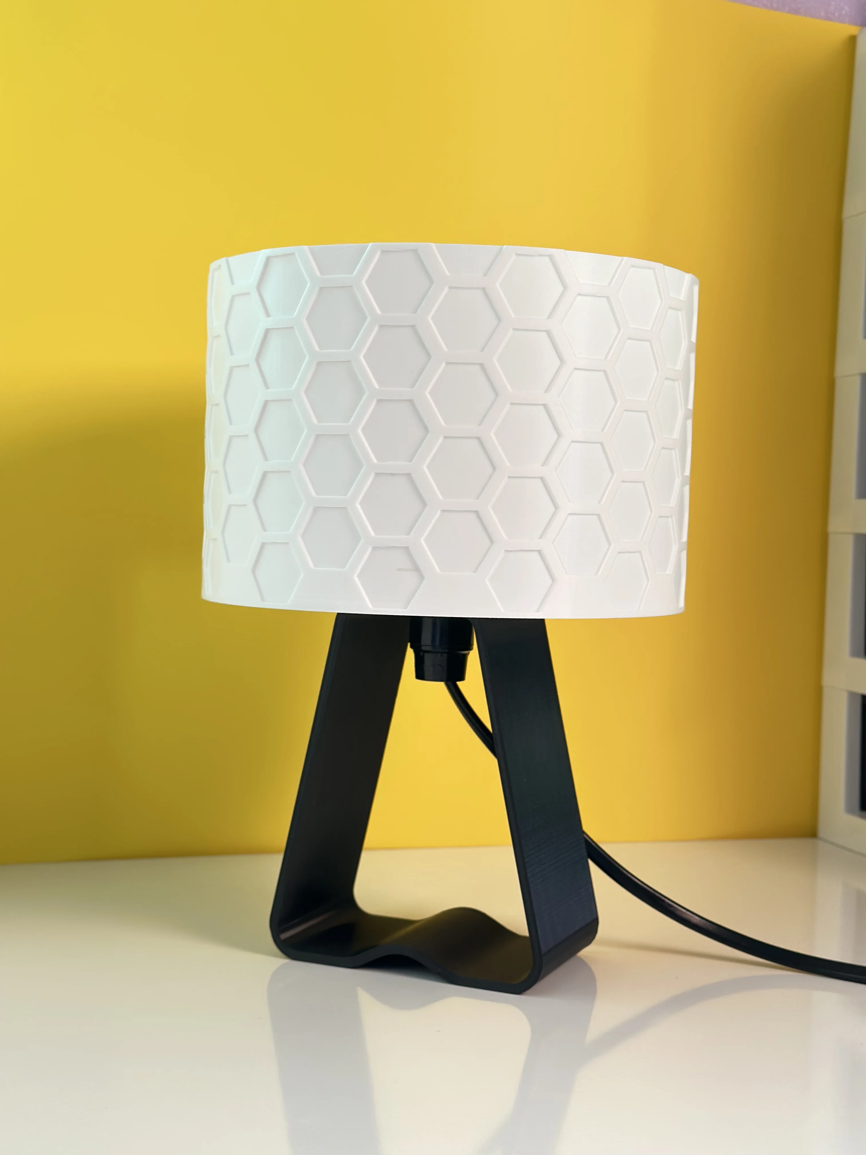 Lampe de Table “Cellule d’Abeille”