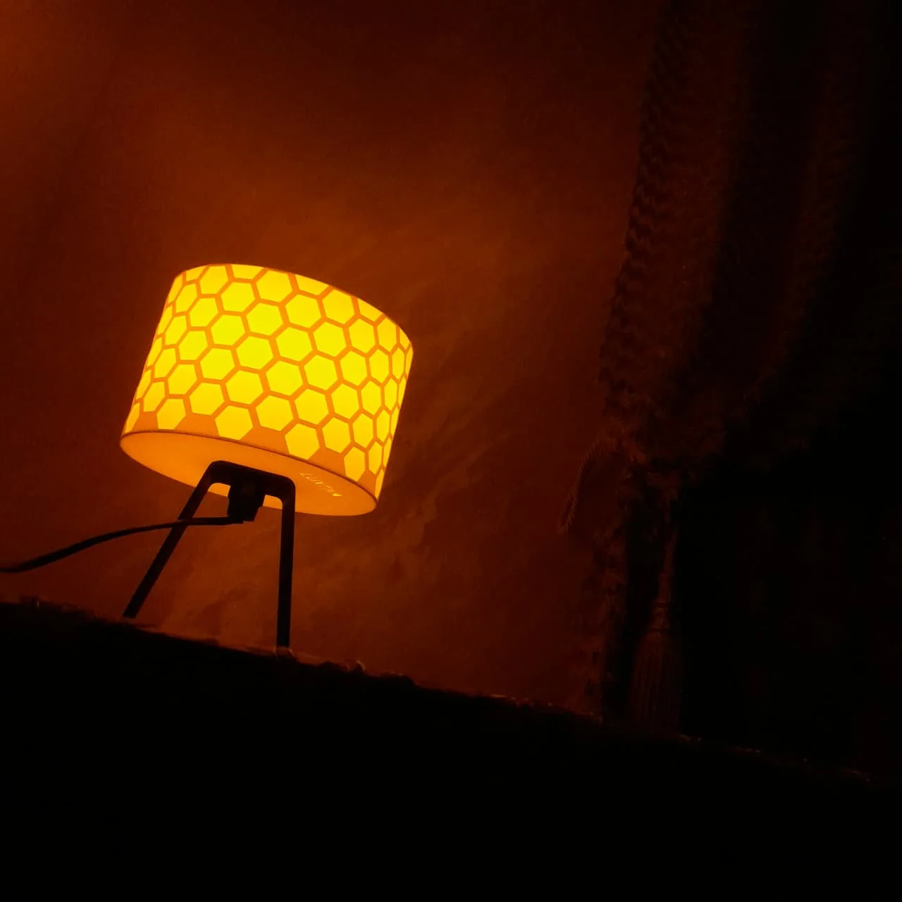 Lampe de Table “Cellule d’Abeille”