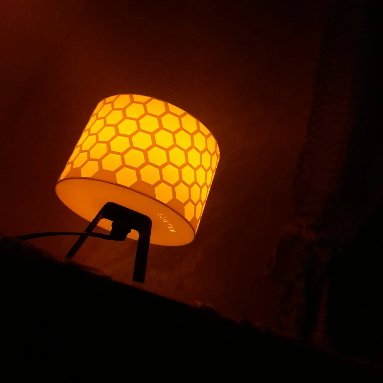 Lampe de Table “Cellule d’Abeille”