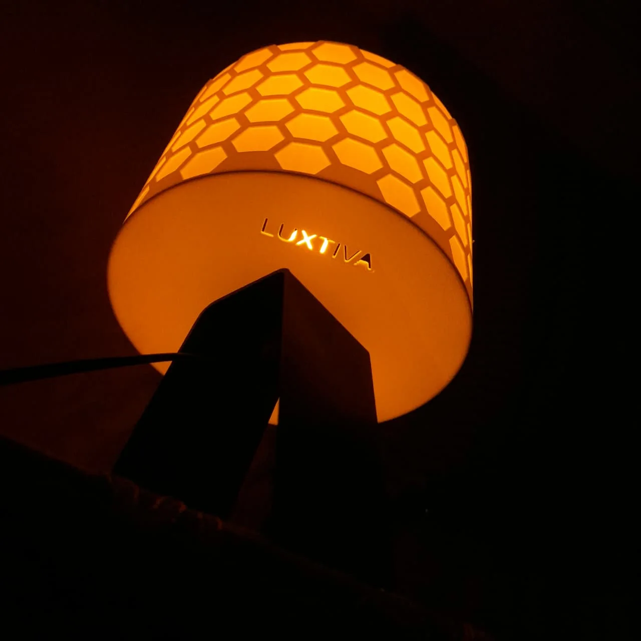 Lampe de Table “Cellule d’Abeille”