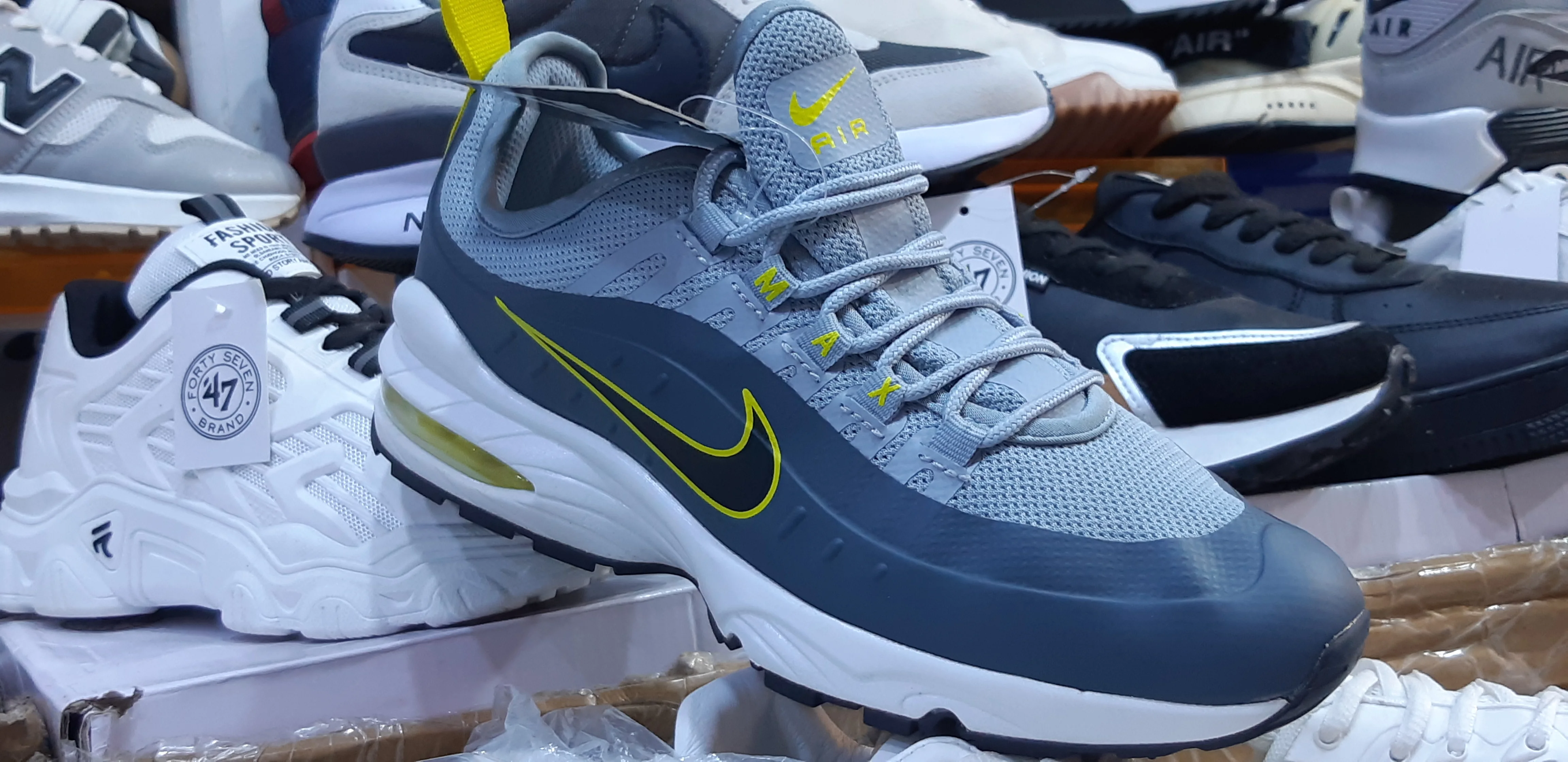 أحدية  جودة صحيحة و مريحة للقدم للنساء و الرجال    chaussures turkie bon qualitté femme homme