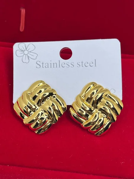 Des boucles d'oreilles