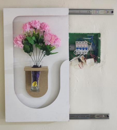 لوحة LED وغطاء للتيار الكهربائي