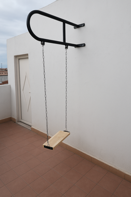 أرجوحة حائطية للأطفال