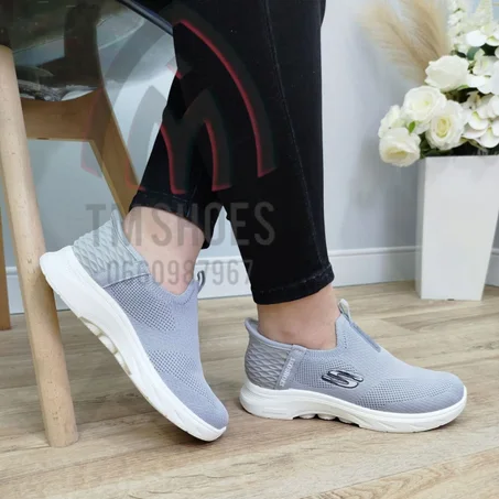 مع حذاء  Skechers  الطبي للنساء، ما تحسي لا بالتعب لا بالضغط.