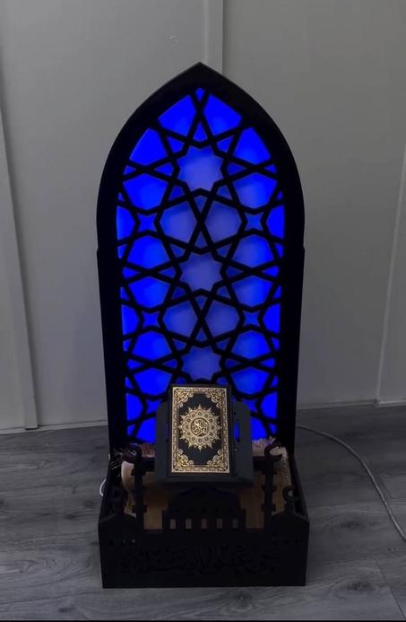 حامل المصحف والسجادة