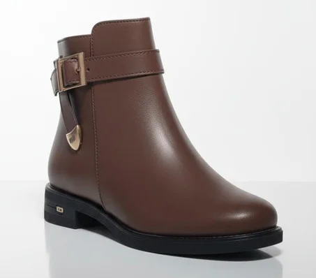 بوت نسائي أنيق الثمن 220 درهم فقط