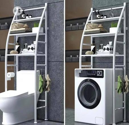 Étagère de salle de bain et machine à laver/ رفوف الحمام و آلة الغسيل