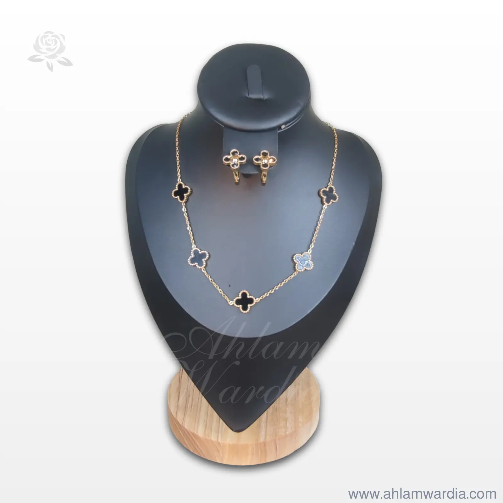 قلادة و حلقات