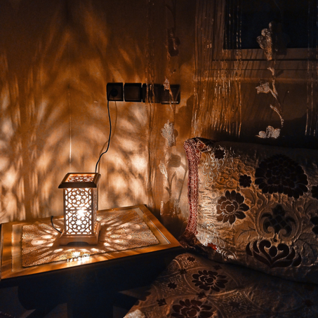 المصباح الخشبي الفاخر - تصميم مغربي ساحر