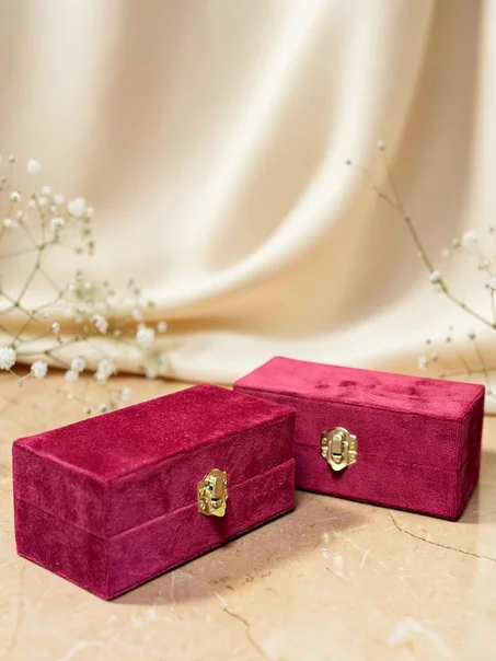 Boite sdak rouge (ثوب)