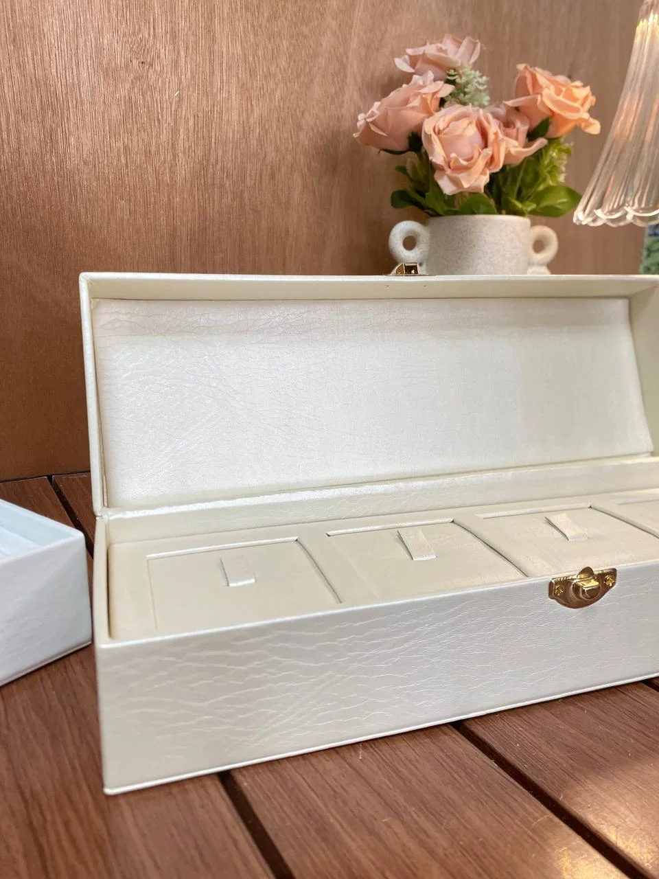 Boite ( انتِ نسائي الاربع) Couleur beige