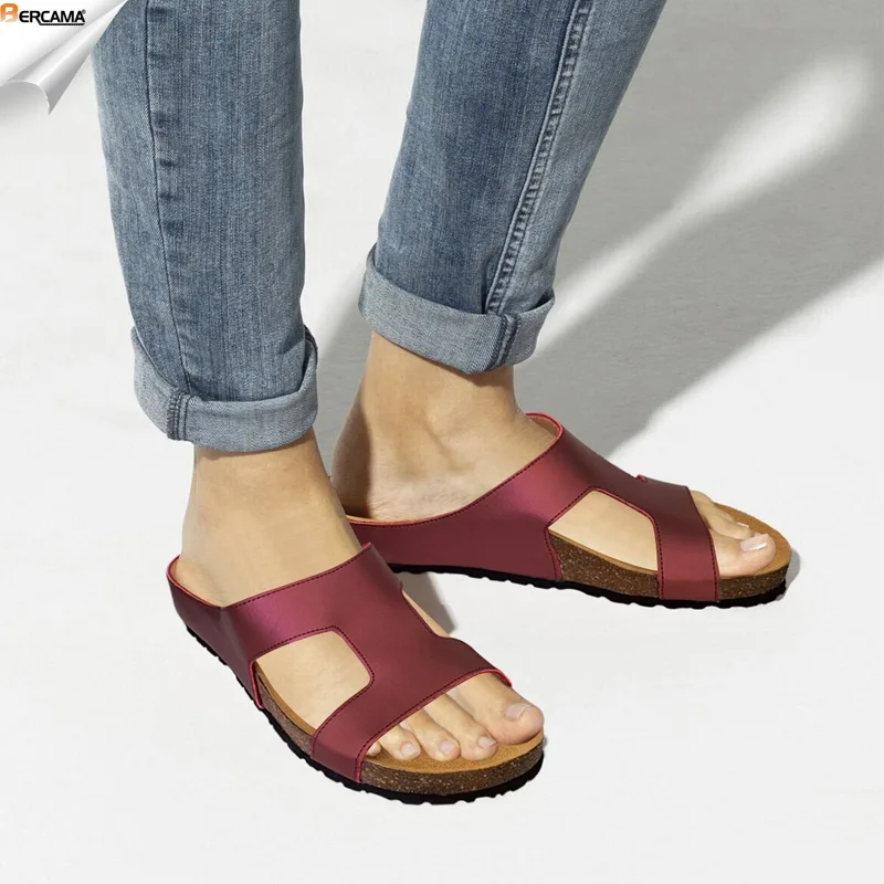 Sandale design épuré et compact