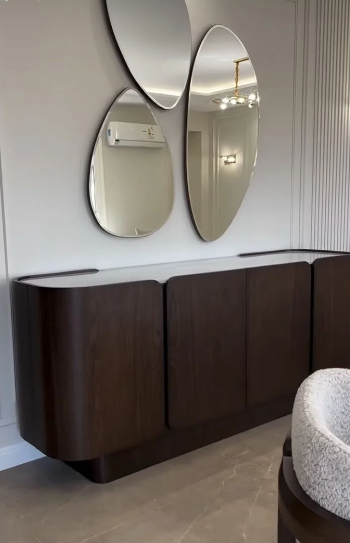 مجموعة مرايا فنية ثلاثية بتصميم عضوي عصري – ديكور فاخر