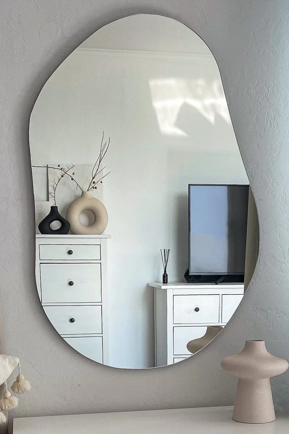 مرآة حائط عصرية بشكل بيضاوي
