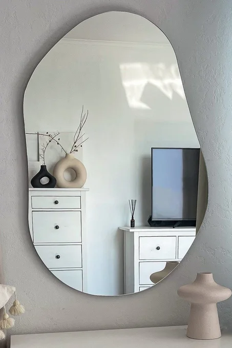 مرآة حائط عصرية بشكل بيضاوي