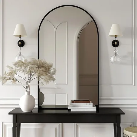 مرآة حائط مقوّسة بإطار أسود – ستايل كلاسيك فاخر
