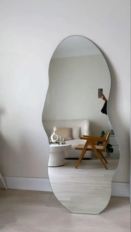 مرآة أرضية عضوية بدون إطار – تصميم مينيمال عصري