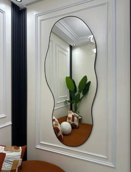 مرآة حائط بتصميم متموّج عصري – لمسة ديكور فاخرة