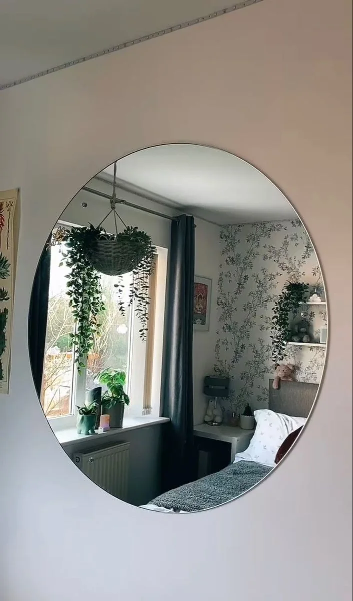 مرآة حائط دائرية بدون إطار – تصميم مينيمال عصري