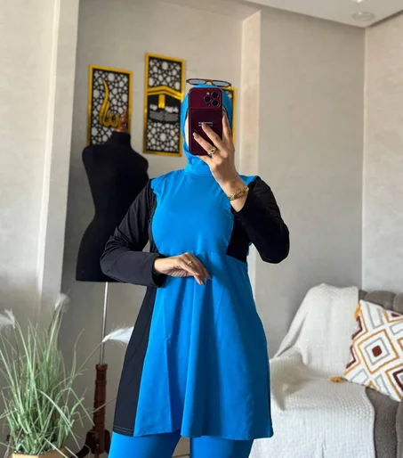 بوركيني متكون من تلات قطع