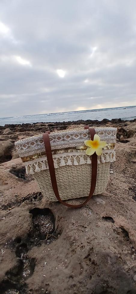 محفظة نسائية صيفية منسوجة من القش حقيبة يد للعطلات والشاطئ 2025 جديدة