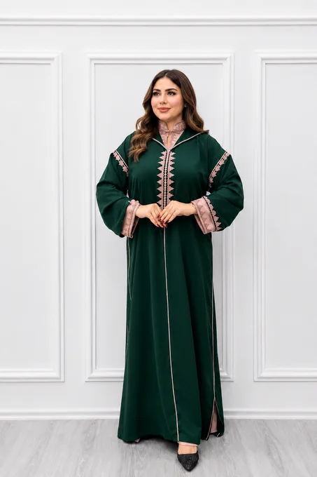 جلابة مغربية راقية بتصميم عصري