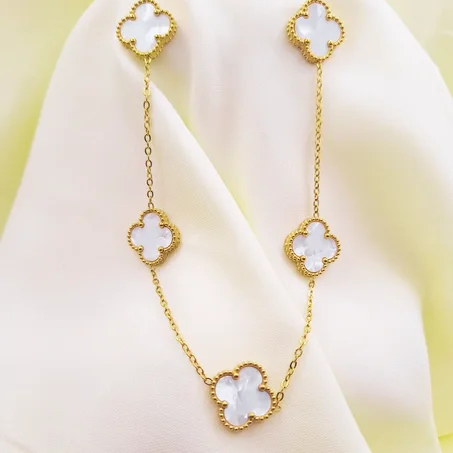 Collier trèfle blanc
