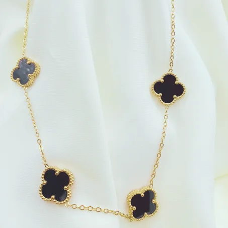 Collier trèfle noire