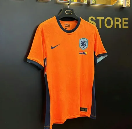 قميص منتخب هولاندا 2025