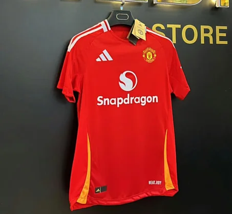 قميص مانشستر يونايتد 2025