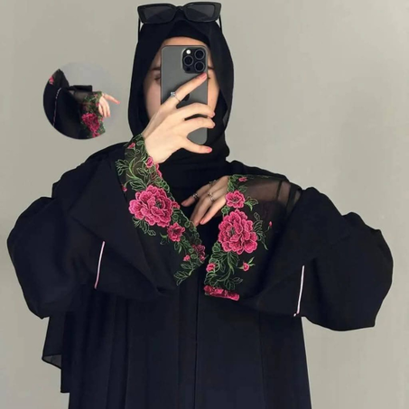 ملابس نسائية