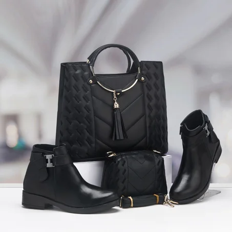 ملابس و إكسسوارات النساء