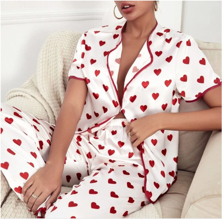 Pyjamas satinés et chics