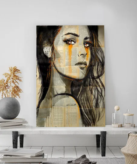 La peinture d'une fille sur le journal