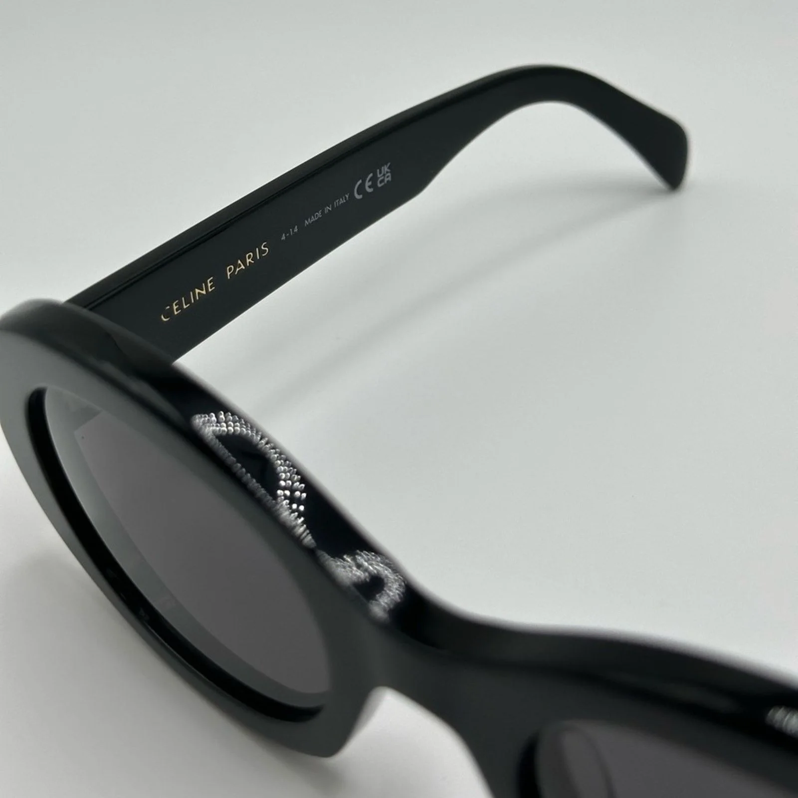 Triomphe 01 oval sunglasses black