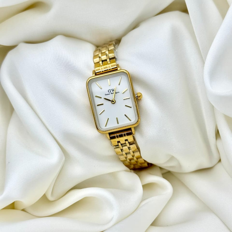 ساعة نسائية أنيقة