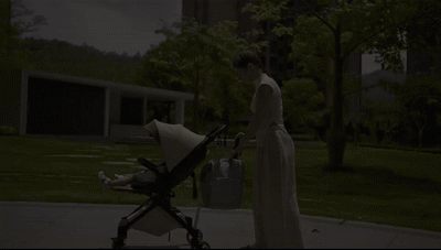 مروحة كهربائية 📣 محمولة قابلة لإعادة الشحن بقوة 4000 مللي أمبير خفيفة الوزن قابلة للدوران 360° 1afJ4FeHMFkH0MV2aoNSFO3aKBZGVSt36j7m9EZK