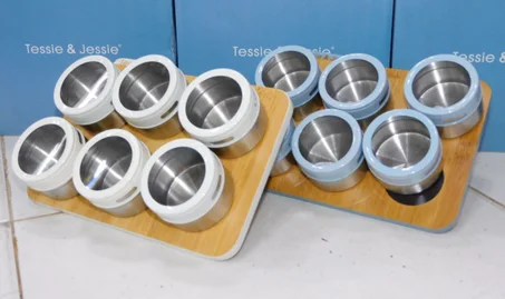 طقم توابل ستانليس 6  قطع + حامل خشبي مستطيل