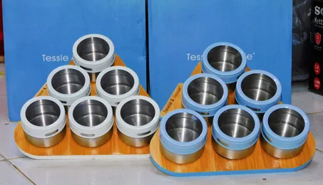 طقم توابل ستانليس 6  قطع + حامل خشبي مثلث