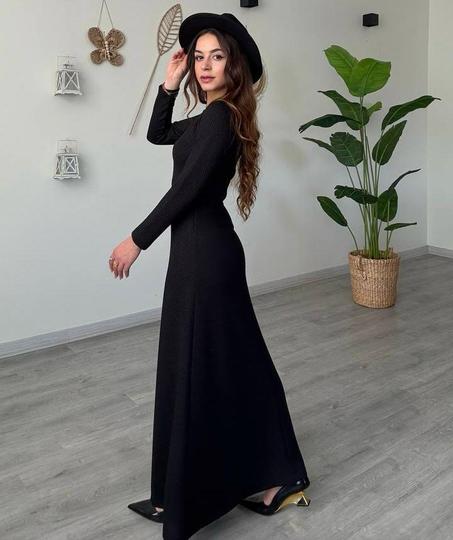 La Robe Longue Côtelée Élégance Signature