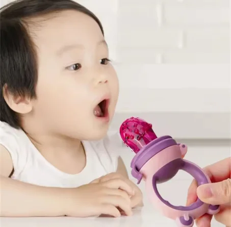 Alimentador de fruta para bebé  ⭐️⭐️⭐️⭐️⭐️ (126 reseñas)