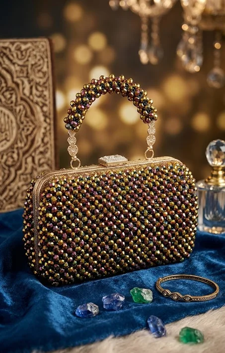 حقيبة سهرة بلانكو-شيك المرصعة متعددة الألوان